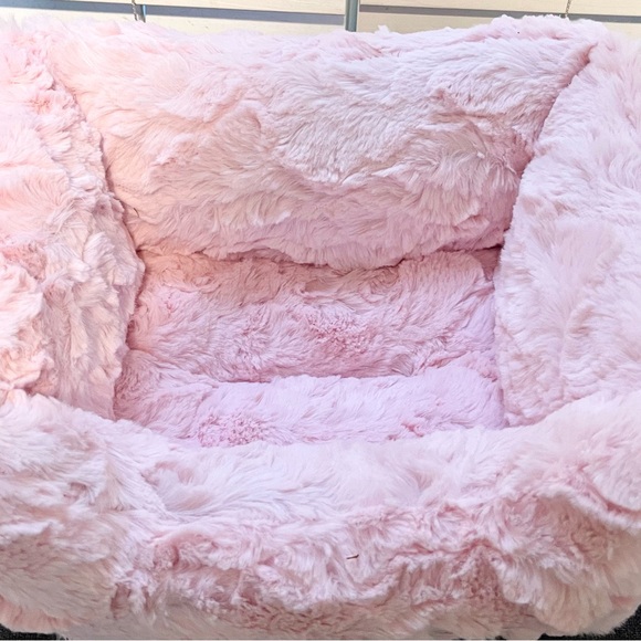 Hello Doggie Bella Dog Bed - Picture 3 of 6